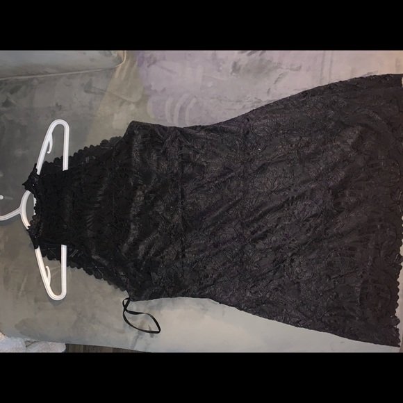 Le chateau little black dress GUC - Picture 3 of 4